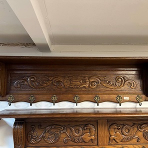 Настенная вешалка