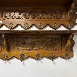 Настенная вешалка