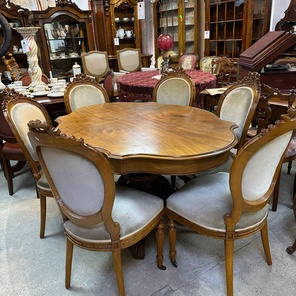 Антикварный стол в стиле Рококко