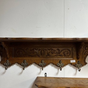 Настенная вешалка