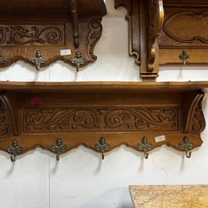 Настенная вешалка