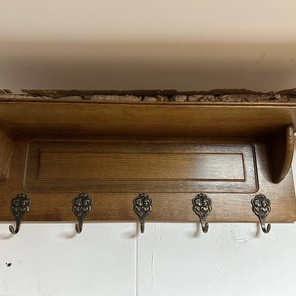 Настенная вешалка