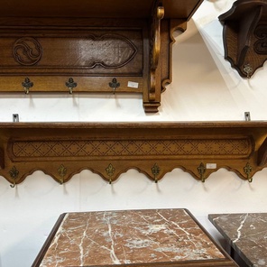 Настенная вешалка